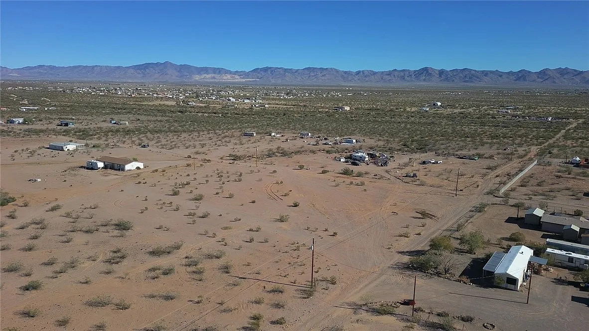 8 N 1/2 Eloy Rd, Golden Valley, AZ 86413